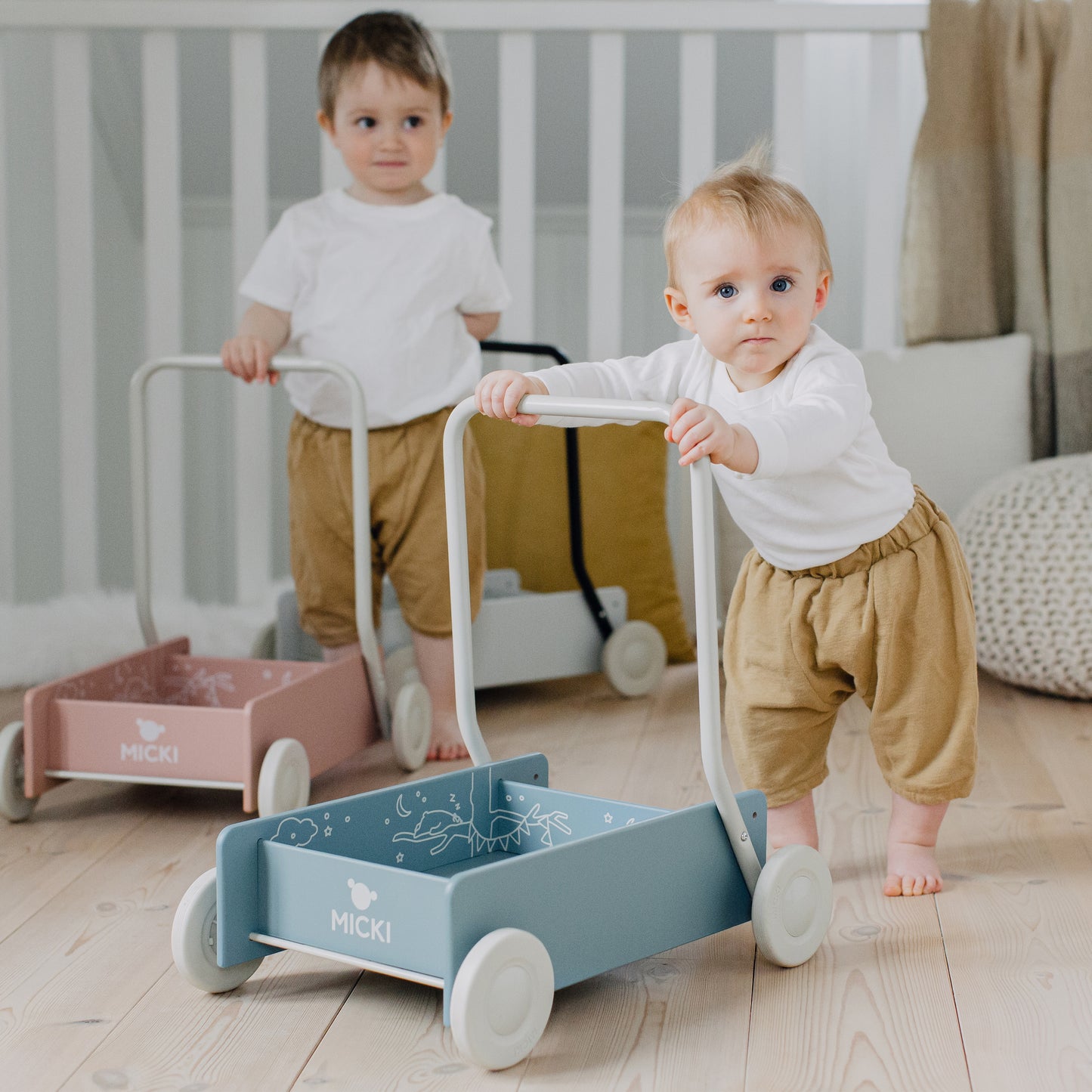 Niebieski drewniany chodzik pchacz, do nauki chodzenia, dla dzieci, Micki