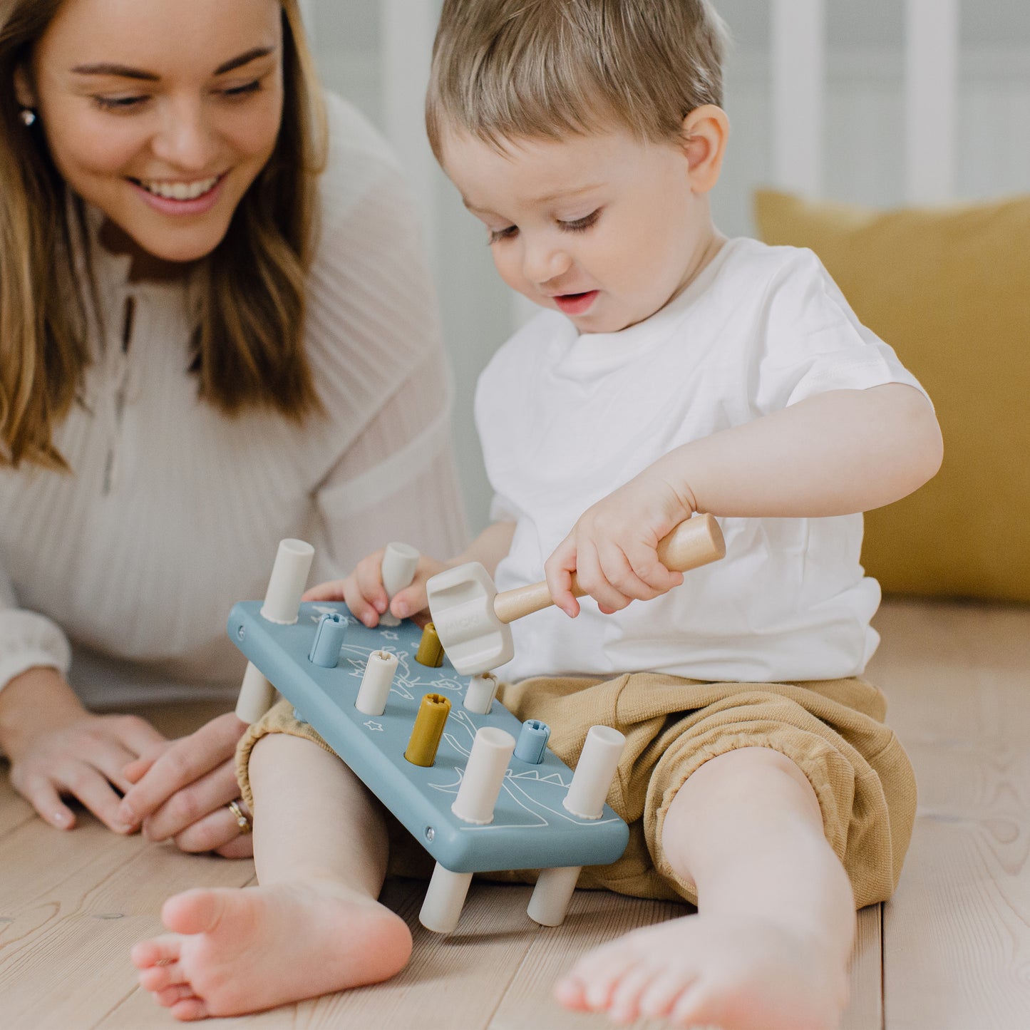 Drewniana przebijanka z gumowym młotkiem niebieska, wbijanka, zabawka Micki