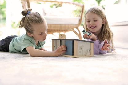 Drewniany garaż zabawka dla dzieci, zabawa samochodami, warsztat auta Micki