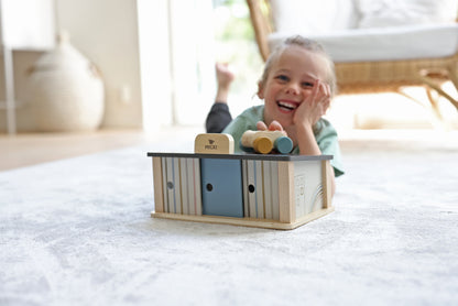 Drewniany garaż zabawka dla dzieci, zabawa samochodami, warsztat auta Micki