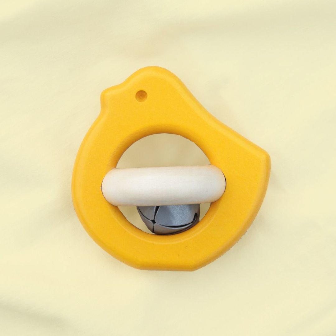 Drewniana grzechotka ptaszek z dzwoneczkiem - BAJO