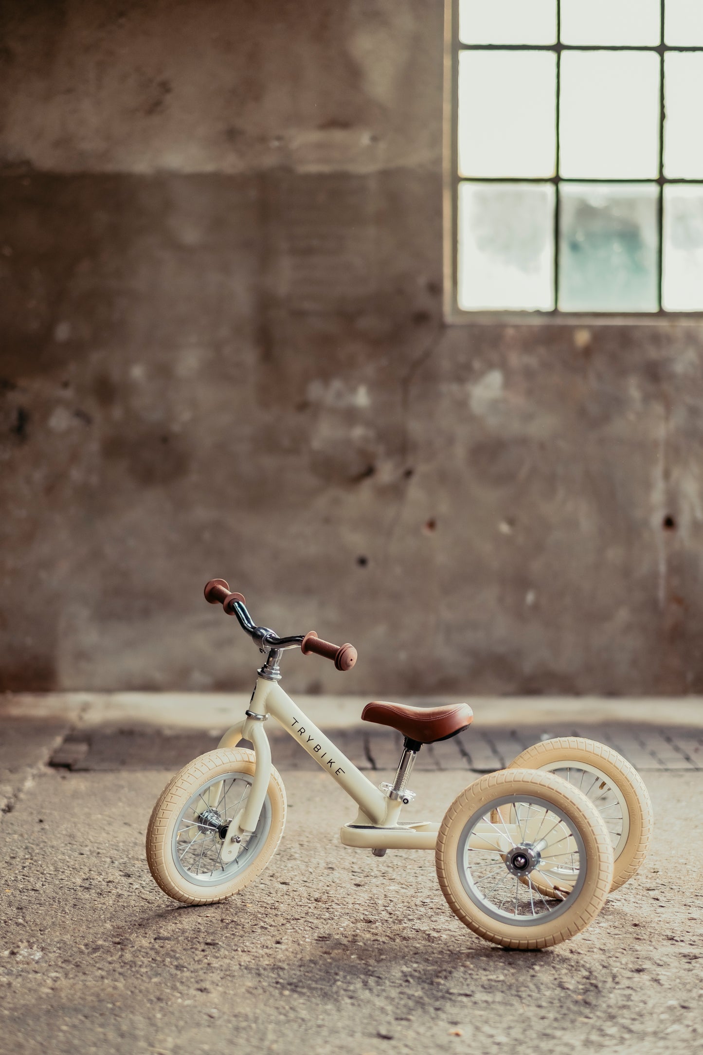 Pierwszy rowerek trójkołowy dziecięcy biegowy 2w1 kremowy matowy Trybike